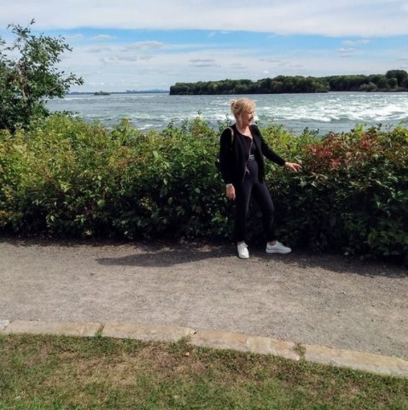 Meet your Posher, Carole - Picture 1 of 1